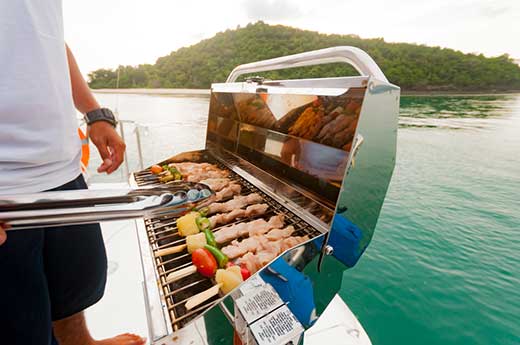 5 Best Pontoon Boat Grills (Unbiased Review)