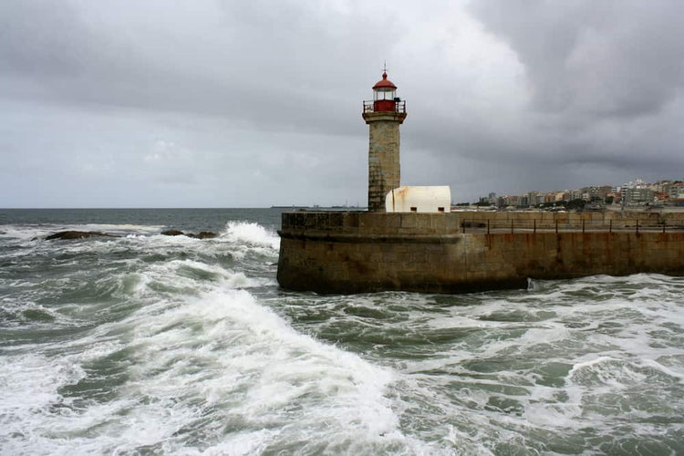 How to Handle Boating in Rough Seas and Nasty Weather