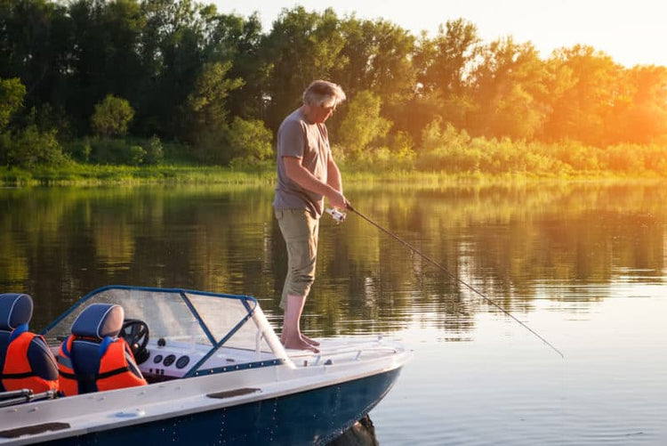 How to Choose a Deck Boat Trolling Motor (Plus 3 Solid Models)