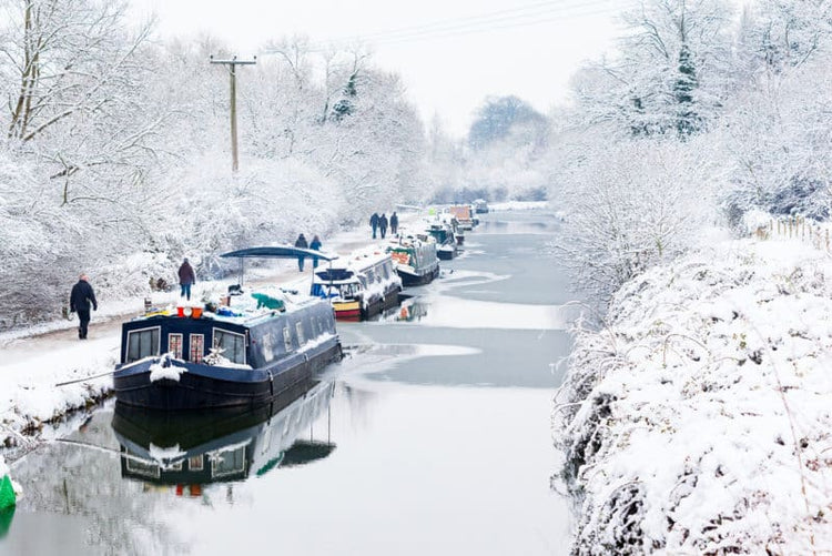 Practical Tips for Living on a Canal Boat in Winter (And Why This Liveaboard Loves It!)