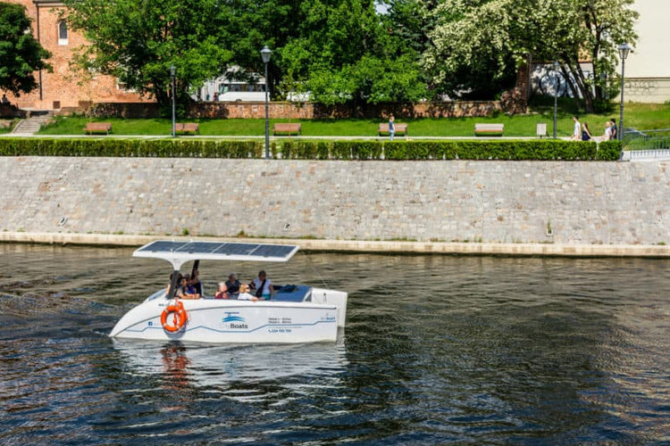Considering a Solar Powered Pontoon Boat? Here’s Your Helpful Guide